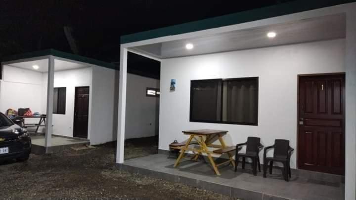 Bari Campings Resort Puerto Viejo de Talamanca Eksteriør bilde